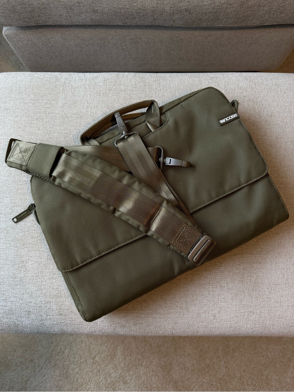 INCASE Olive Green Laptop 13" Case Padded Interior Removable Shoulder Strap